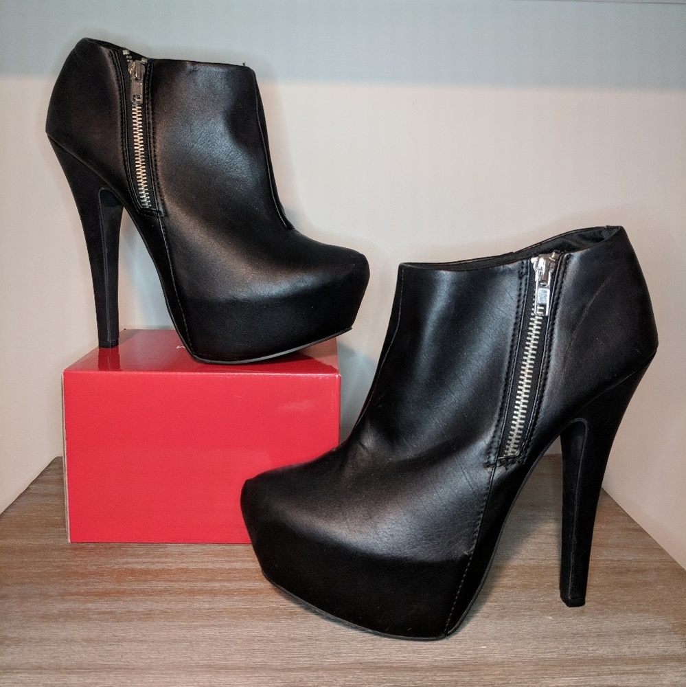 Bakers - Platform high heels.